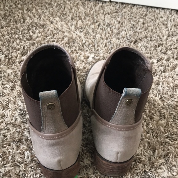 Donald J Pliner suede Chelsea boots - Picture 7 of 7